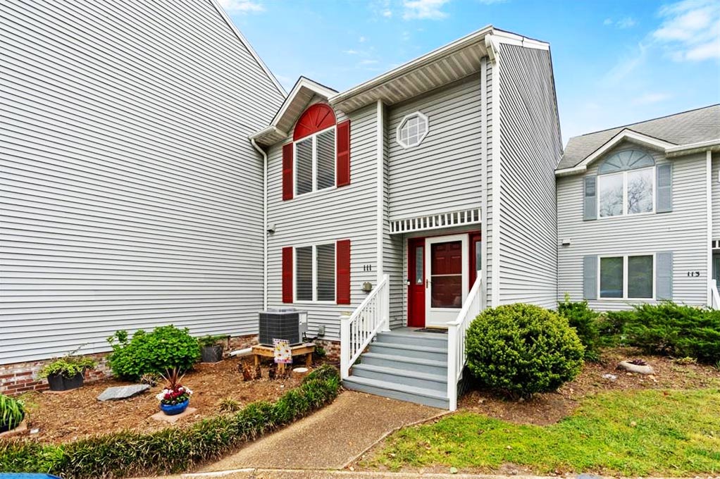 Front of condo located at 111 Scotts Point, Hampton, Virginia 23663