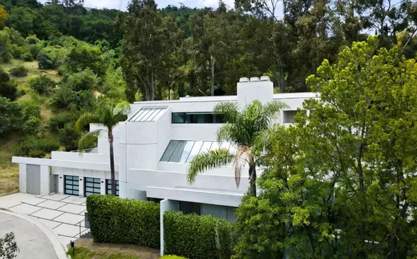 Welcome Back To The Nineties In Studio City, $4.7M,Philip Ferrato