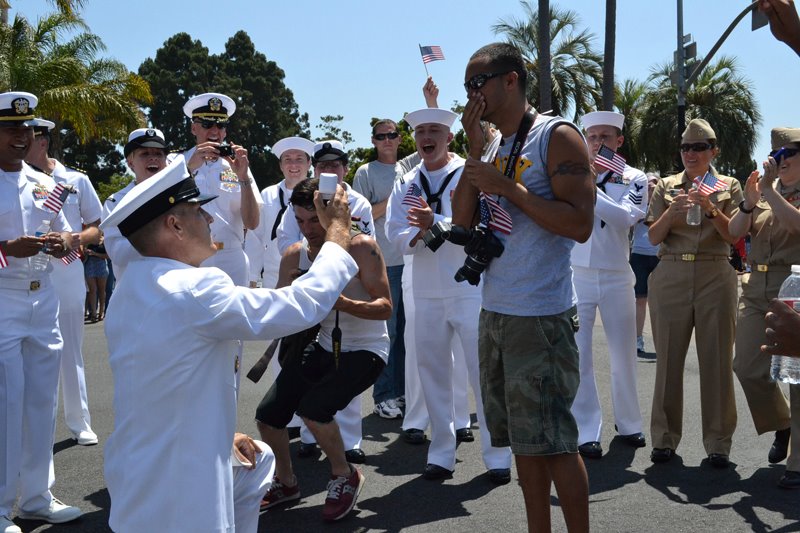 3 sailor marriage proposal in parade