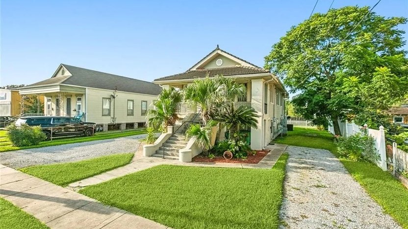 Home for sale in Gretna, LA