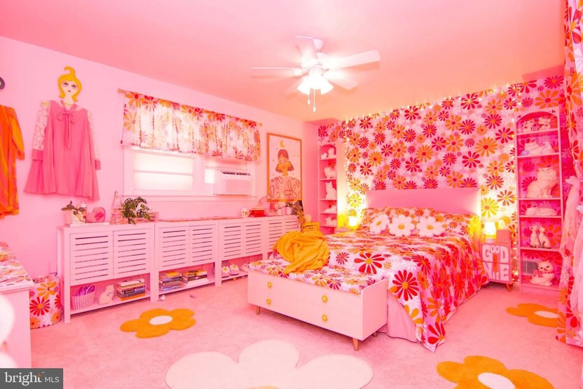 Pink bedroom in Hamilton, NJ