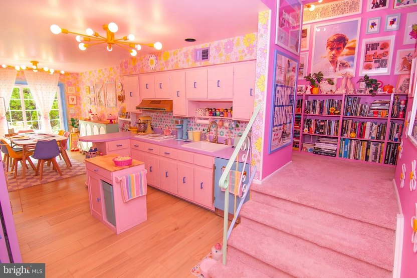 pink house in Hamilton, NJ