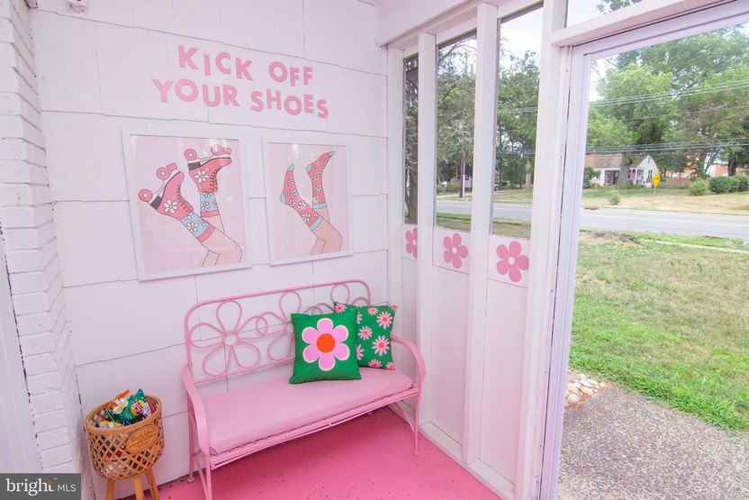 Pink house for sale in Hamilton, NJ