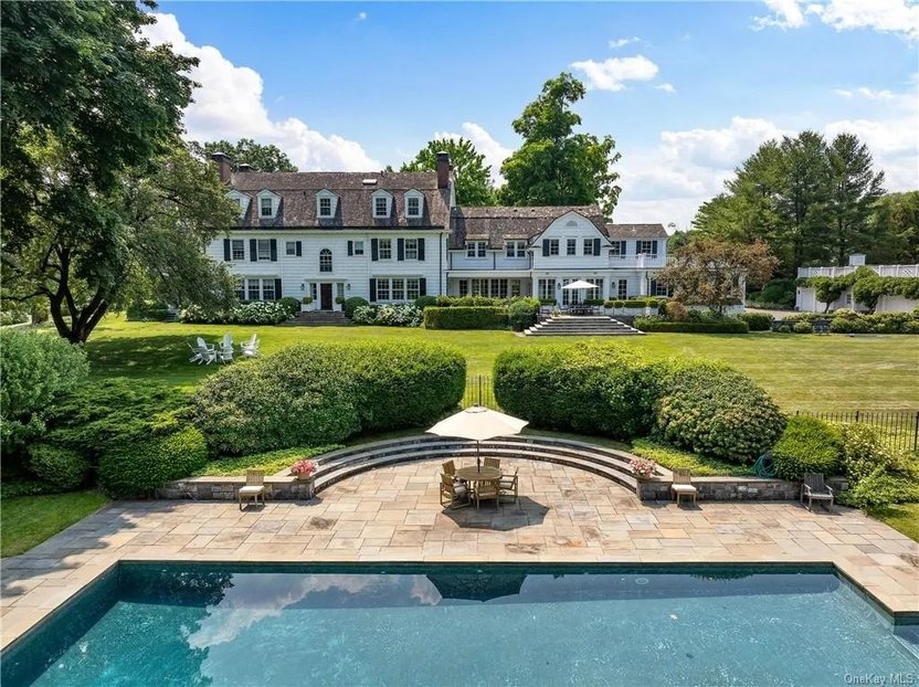 Glimpse of the grounds.