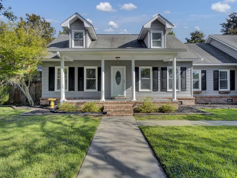 Charleston, SC two story home with porch with columns