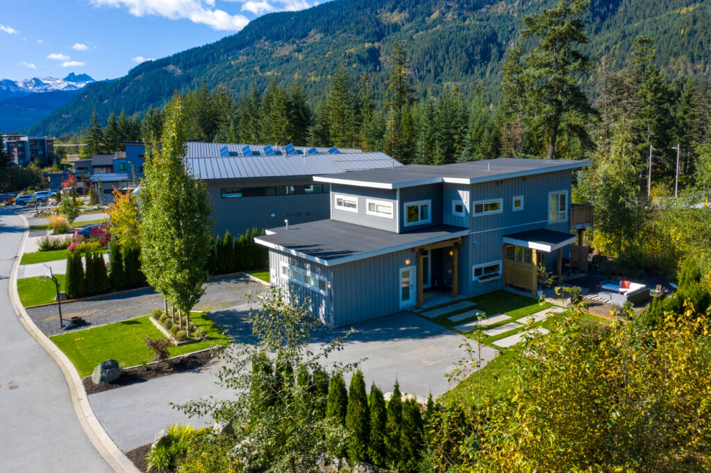 1087 Madeley Place: $2,850,000 (CAD)