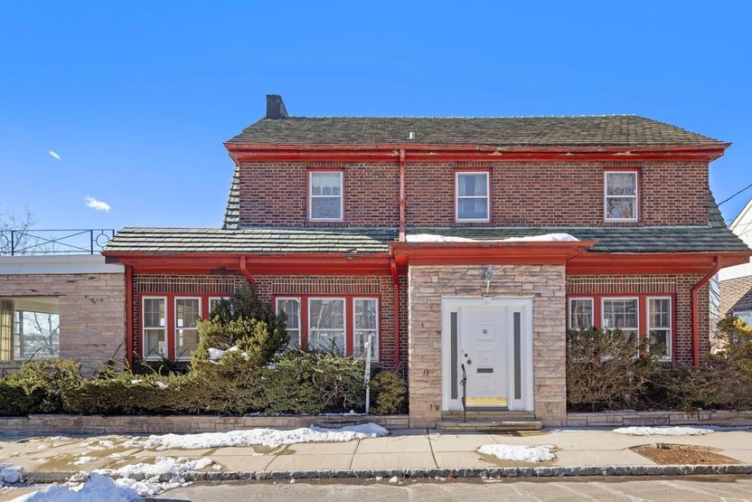 3-bedroom, 3-bathroom single family home for sale in Weehawken, NJ