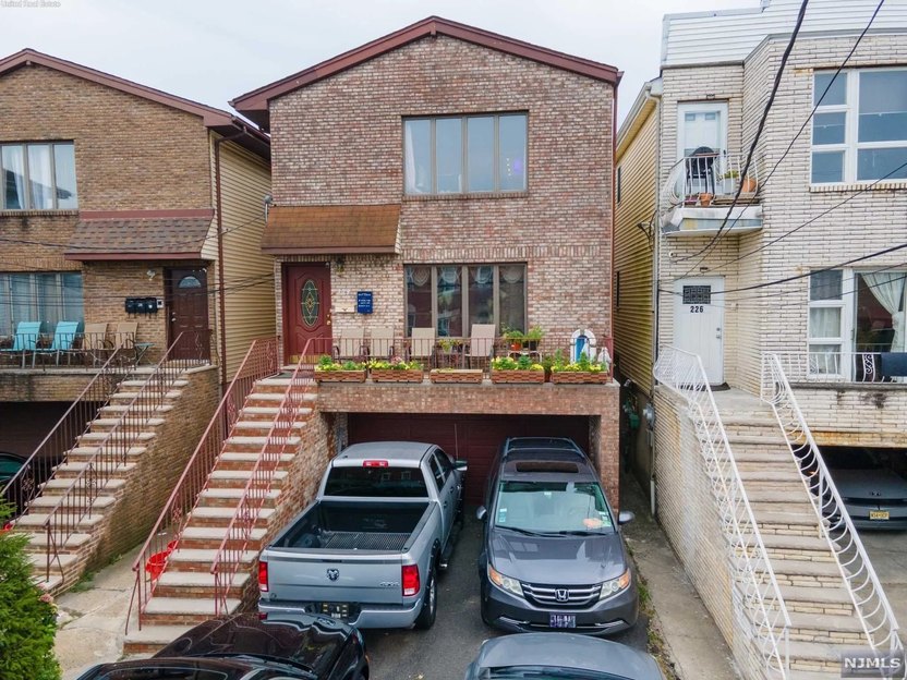 3-bedroom, 2-bathroom condo/townhome/rowhome/coop for sale in Cliffside Park, NJ