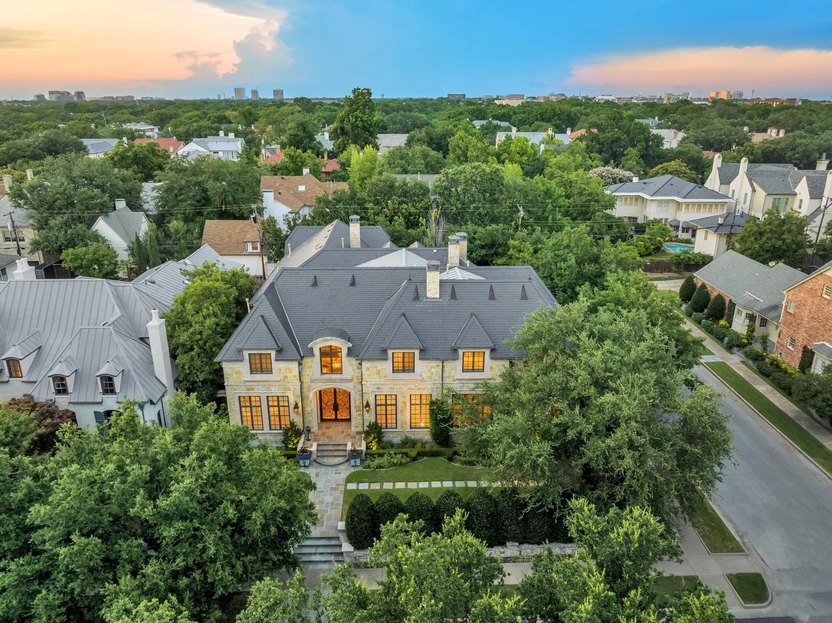 The home is shielded by greenery everywhere.