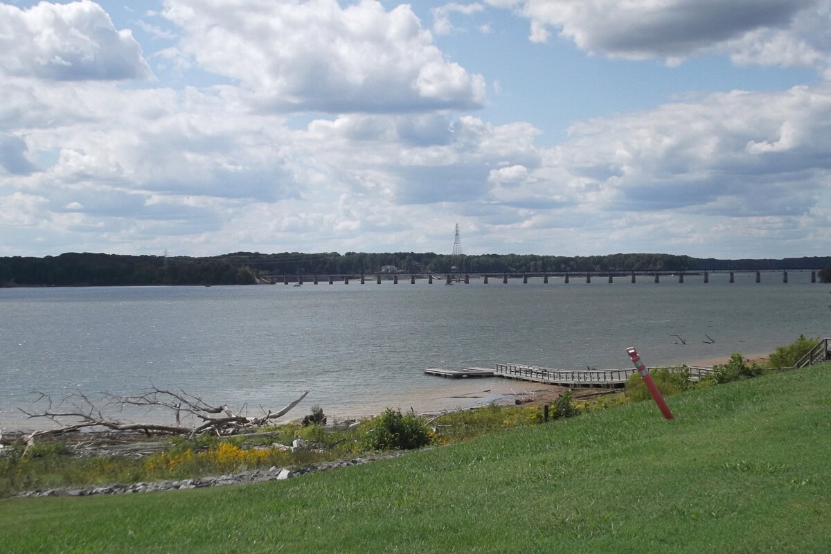 kerr reservoir, aka bug island, located in virginia and north carolina_shutterstock