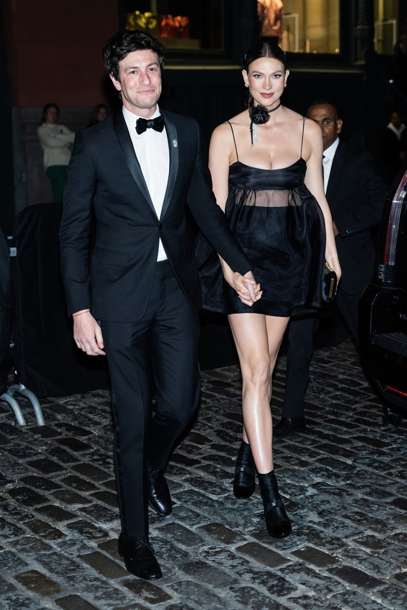 Karlie Kloss and Joshua Kushner are reportedly the proud new owners of one of Malibu's most iconic homes. 