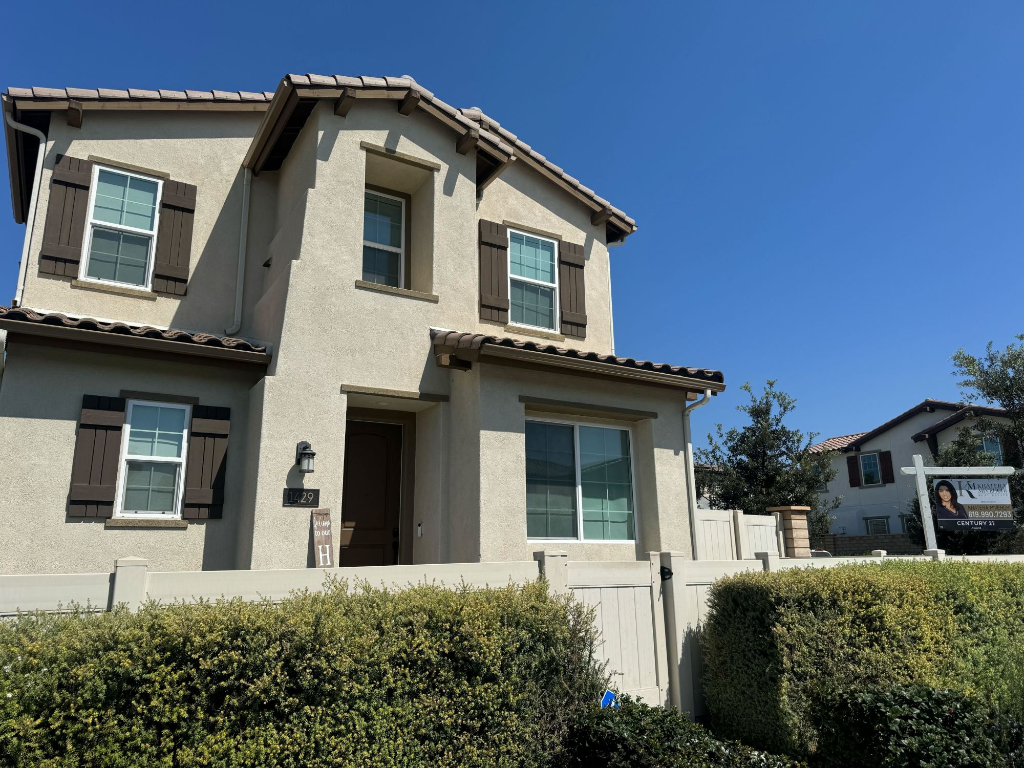 A for sale sign outside a single-family home listed for $970,000 on Keck Road in Chula Vista in early Sept.. The 2,177-square-foot house has four bathrooms and two and a half bathrooms. It sold a year ago for $925,000. (Phillip Molnar/The San Diego Union-Tribune)