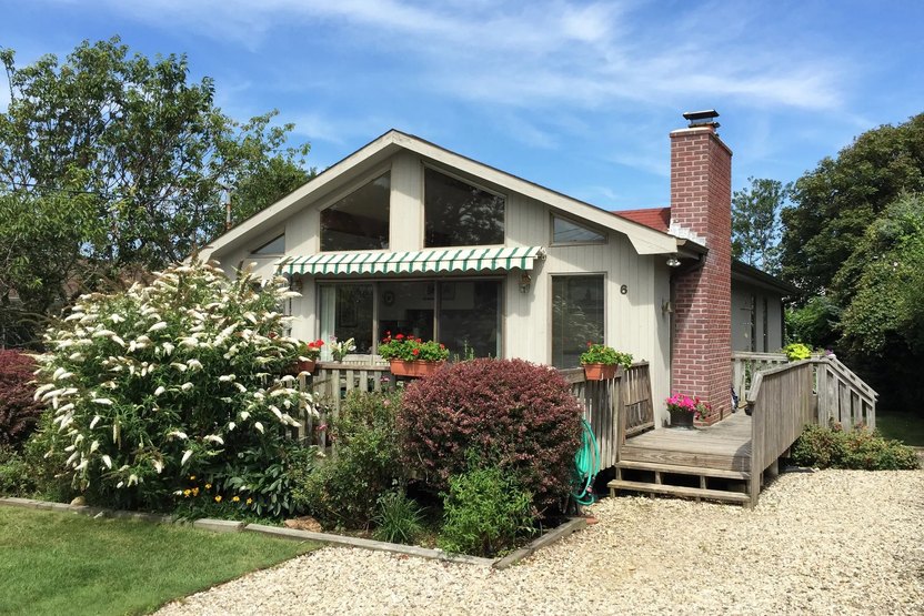 This charming, three bedroom three bath Montauk rental is listed for $1,500 per month.