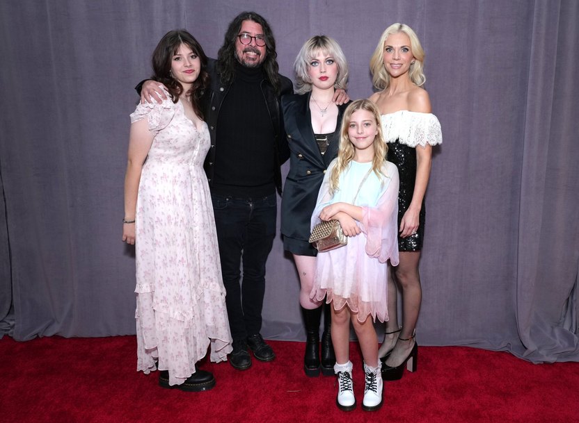 LOS ANGELES, CALIFORNIA - FEBRUARY 05: (L-R) Harper Grohl, Dave Grohl, Violet Grohl, Ophelia Grohl, and Jordyn Grohl attend the 65th GRAMMY Awards on February 05, 2023 in Los Angeles, California. (Photo by Kevin Mazur/Getty Images for The Recording Academy)