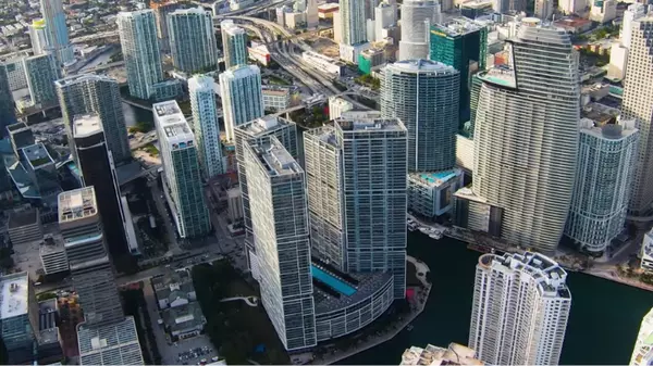 Exploring Icon Brickell: A Stylish Residential Paradise in Downtown Miami,Gastón Laugé