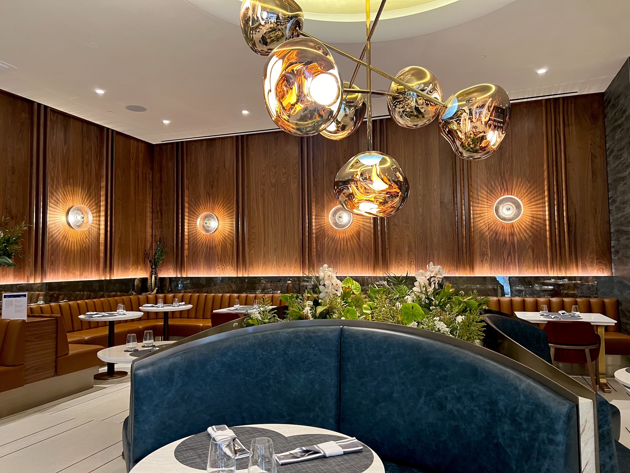 Delta One Lounge dining room