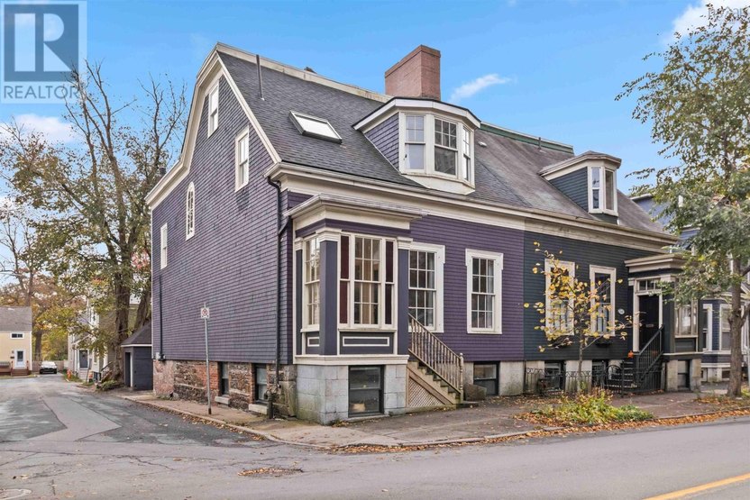 Seemingly-Idyllic $1 Million Townhouse Causes a Stir With Over-the-Top Egyptian 'Tomb Room'