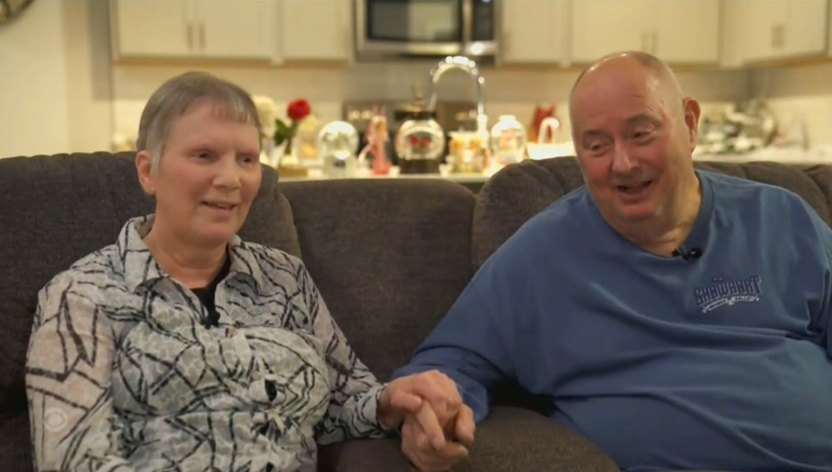 Man Turns Entire Neighborhood Into Christmas Wonderland for Wife With Alzheimers
