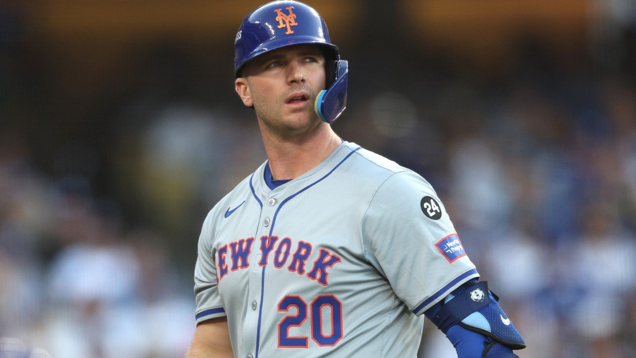 LOS ANGELES, CALIFORNIA - OCTOBER 13: Pete Alonso #20 of the New York Mets walks back to the dugout after striking out in the second inning against the Los Angeles Dodgers during Game One of the Championship Series at Dodger Stadium on October 13, 2024 in Los Angeles, California. (Photo by Harry How/Getty Images)