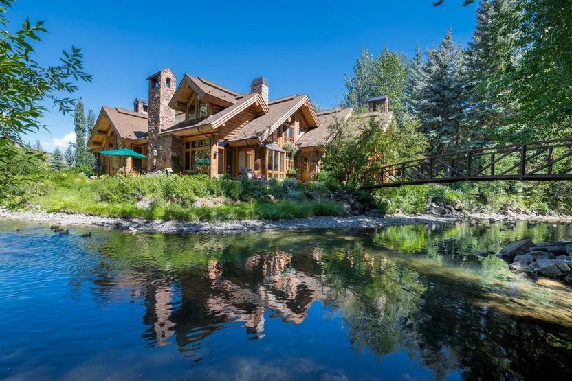 America's most luxurious towns