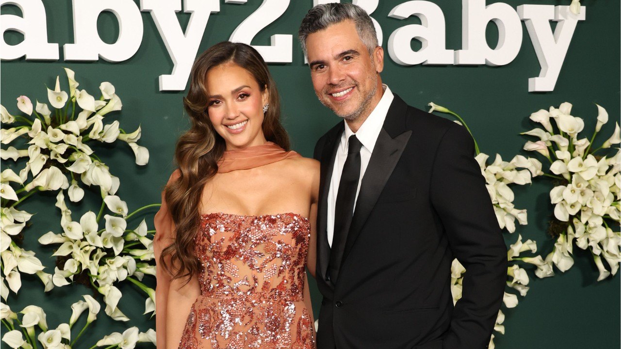 WEST HOLLYWOOD, CALIFORNIA - NOVEMBER 09: (L-R) Jessica Alba and Cash Warren attend the 2024 Baby2Baby Gala at Pacific Design Center on November 09, 2024 in West Hollywood, California. (Photo by Monica Schipper/Getty Images)