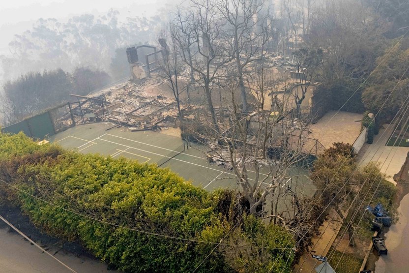 Billy Crystal's house destroyed in Pacific Palisades wildfire