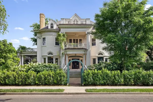 feature image of Michelle Williams&amp;#039; House Drops Asking Rent to $22K&#x2F;Month