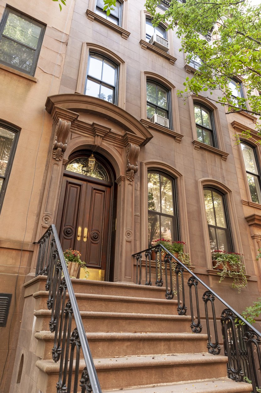 Real-Life Owner of Carrie Bradshaw's 'Sex and the City' Apartment Takes Drastic Step to Stop Fans From Taking Photos On Iconic Stoop