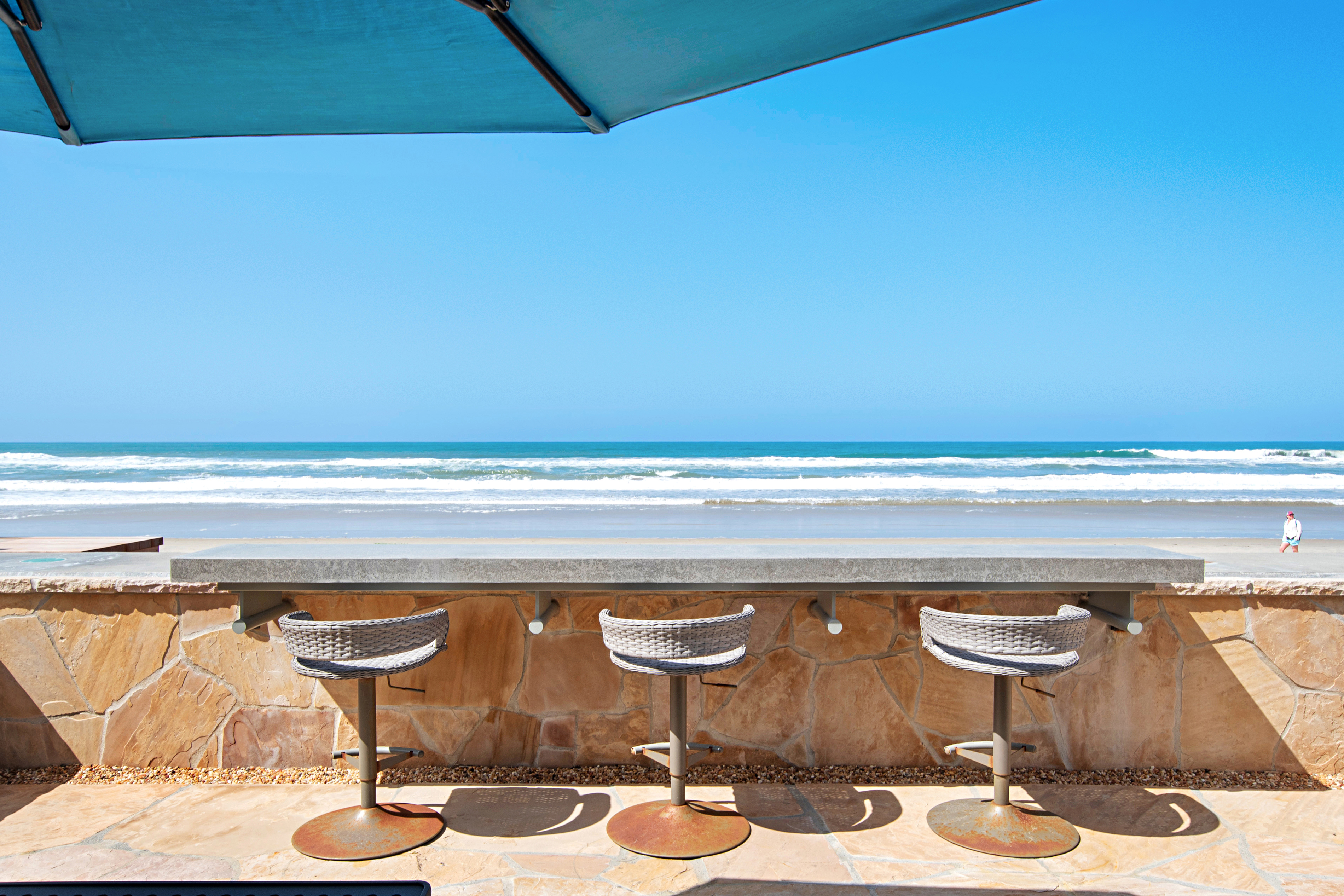 Space for guests to view the ocean from the deck...