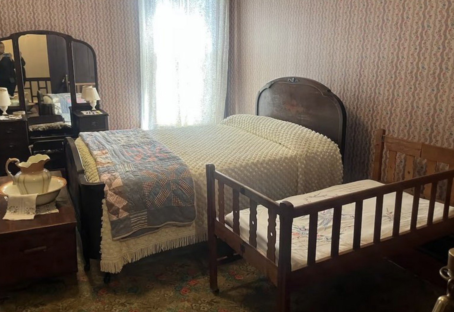 Rev. Williams moved into the house with his wife, Jennie Celeste, and their only surviving child, 6-year-old daughter, Alberta Christine, who later went on to marry a minister named Michael Luther King at her father's church in 1926, and King moved in with the family at the house.