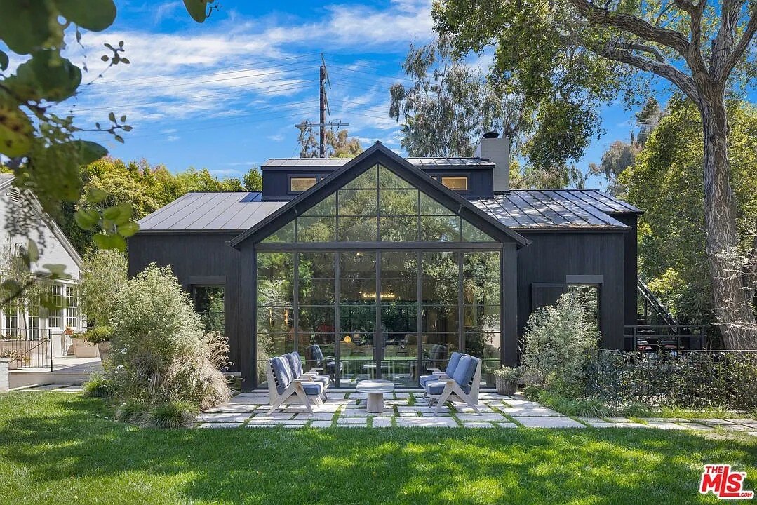 Gwyneth Paltrow Gets $22 Million for Her Los Angeles Home