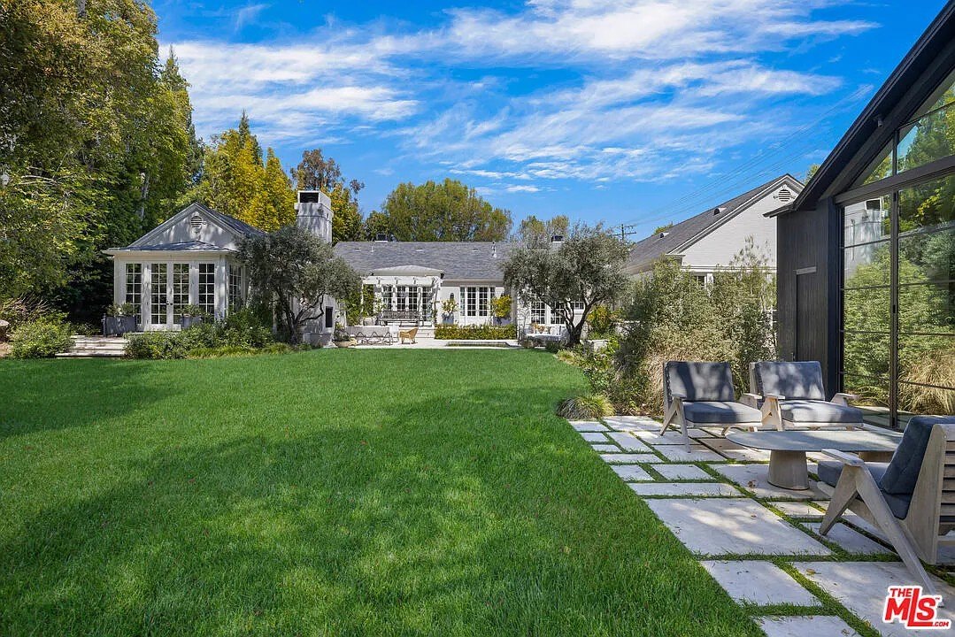 Gwyneth Paltrow Gets $22 Million for Her Los Angeles Home