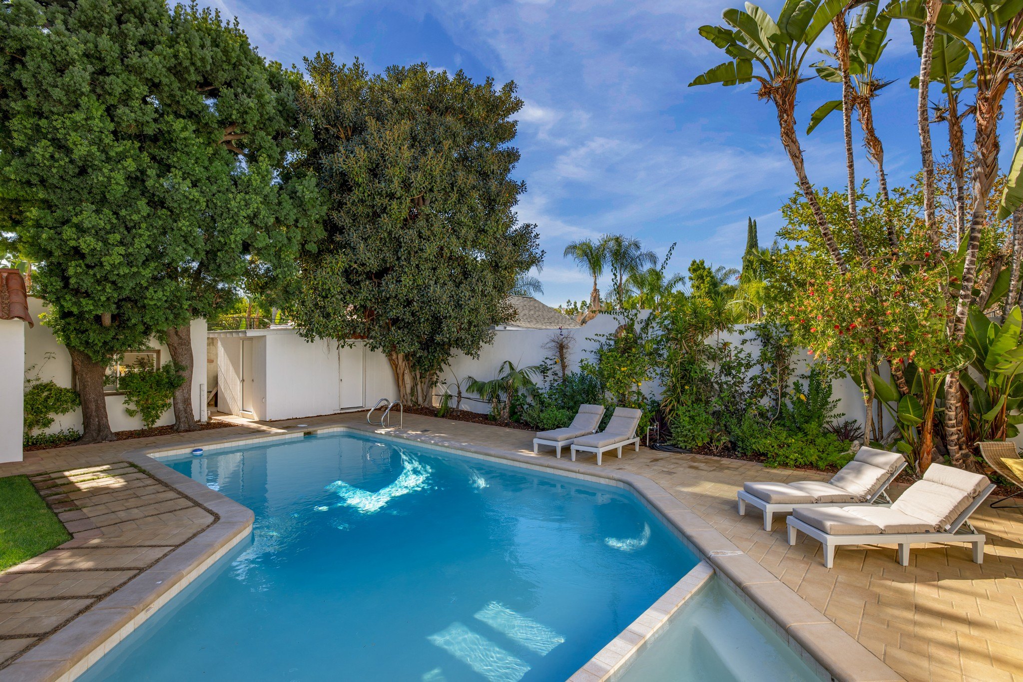 "Nobody Wants This" house pool