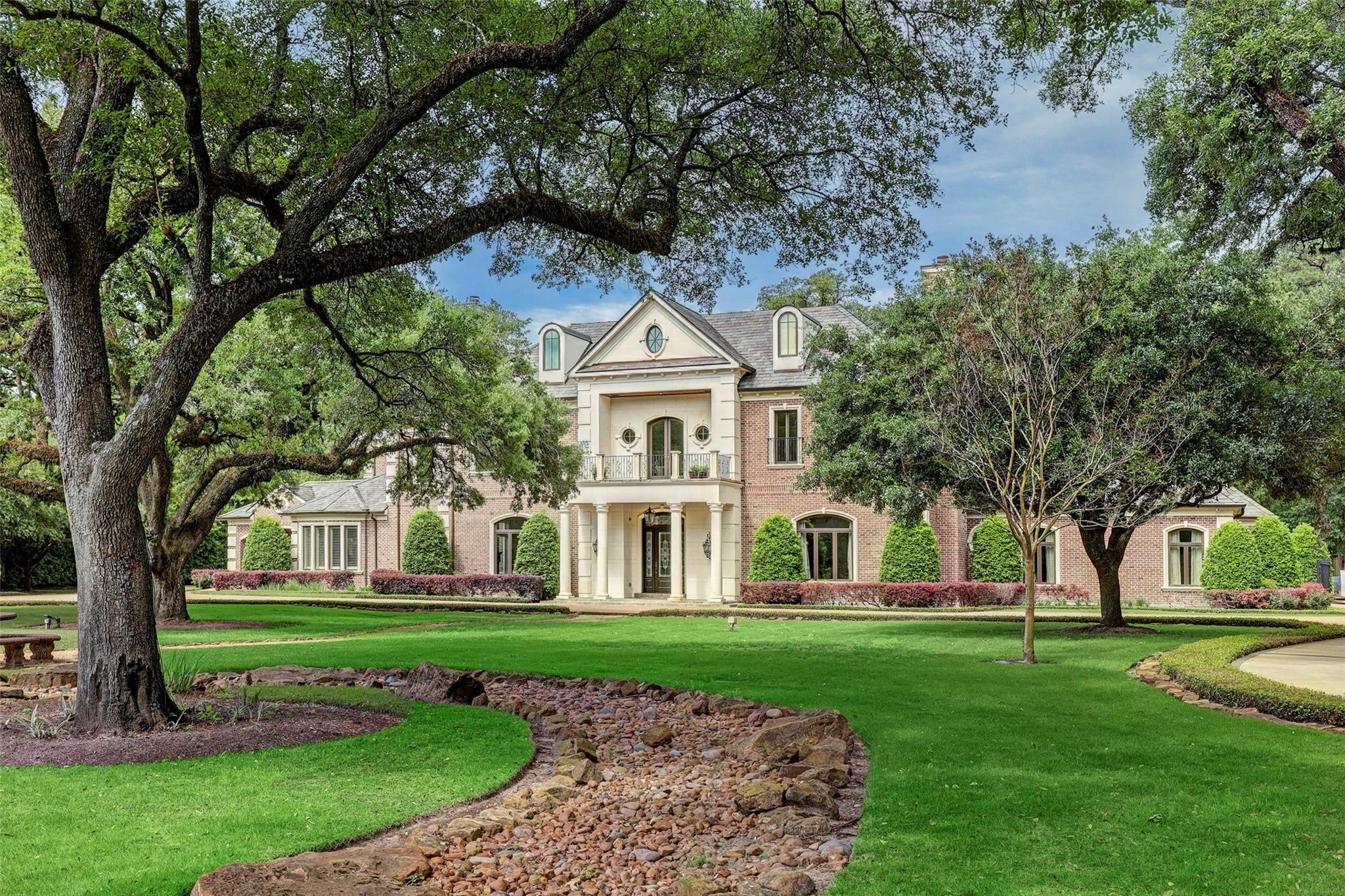 Houston, TX home with 50-car garage finally sells