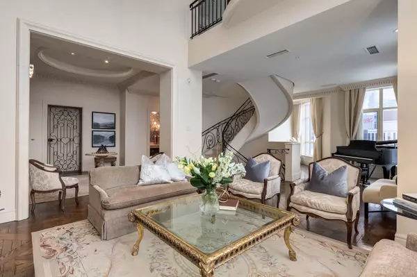 Condo of the Month: A $9.5 Million Penthouse Suite Modelled After Franceās Palace of Versailles,Michaela Ream