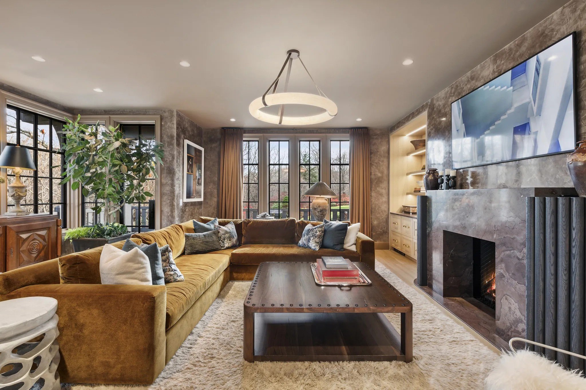 Date Night Dwellings: From Cozy Cabins to Luxury Private Sanctuaries, 5 Ultra Romantic Homes That Will Put You In the Mood for Love