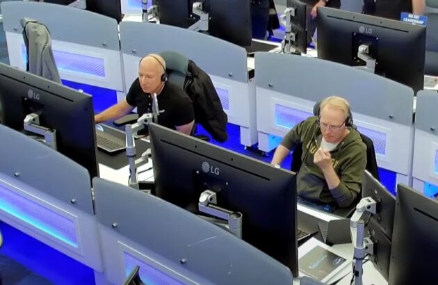 Jeff Bezos and Dave Limp at Mission Control