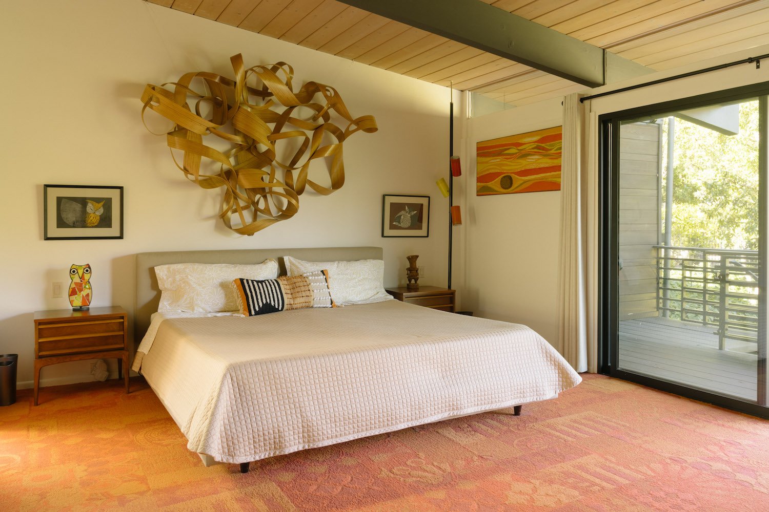 Master bedroom in the modern mid-century Luxury Robert Liebner-Gand home in La Jolla, San Diego