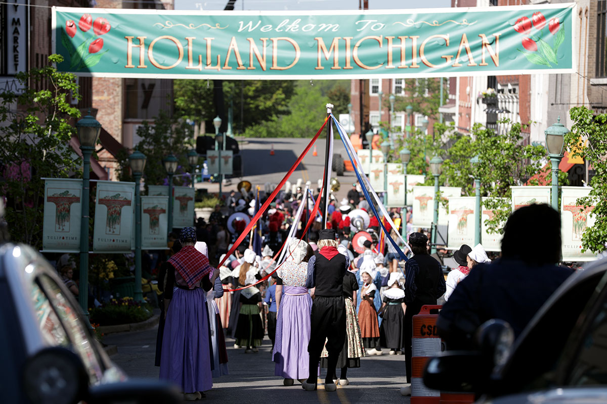 Holland, with parade scene filmed in Clarksville, premieres this week on Amazon Prime | VIDEO