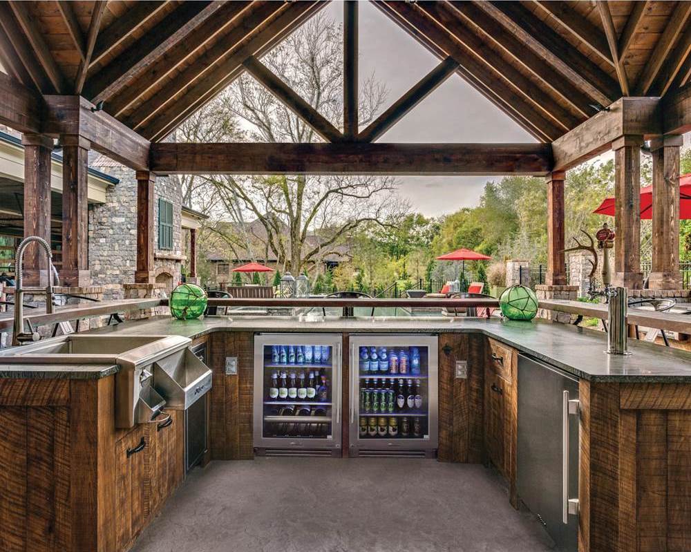True Residential beverage centers and ice makers outdoor kitchen appliance for home BBQs