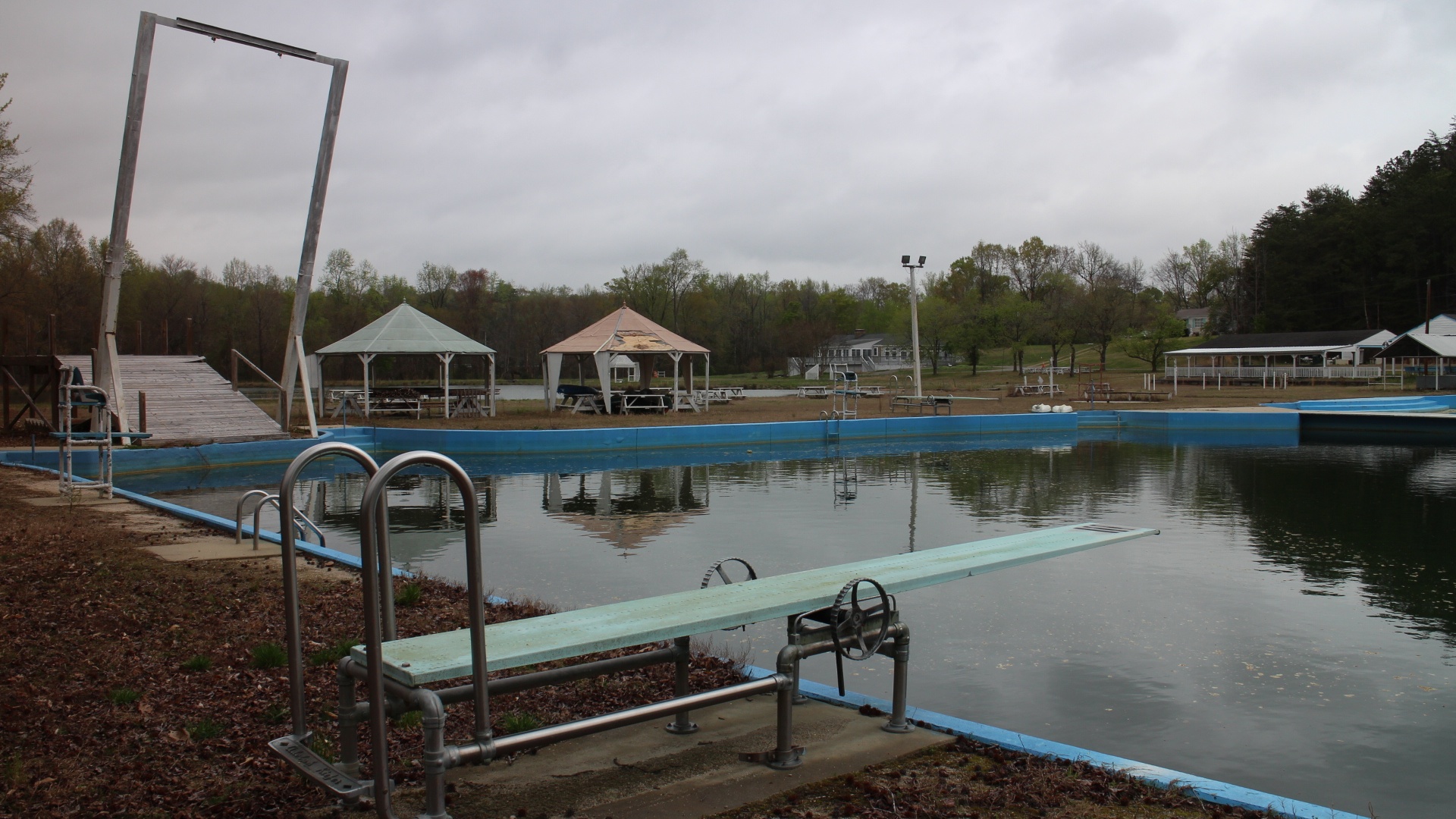 Hadad’s Lake back on the market after auction bids run dry