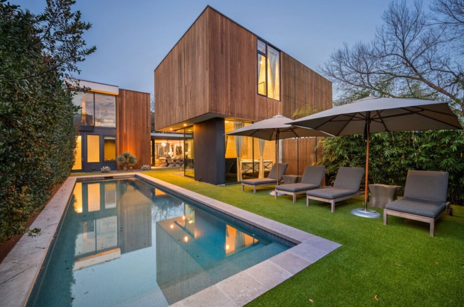 Modern luxury home in Austin, TX with an expansive pool