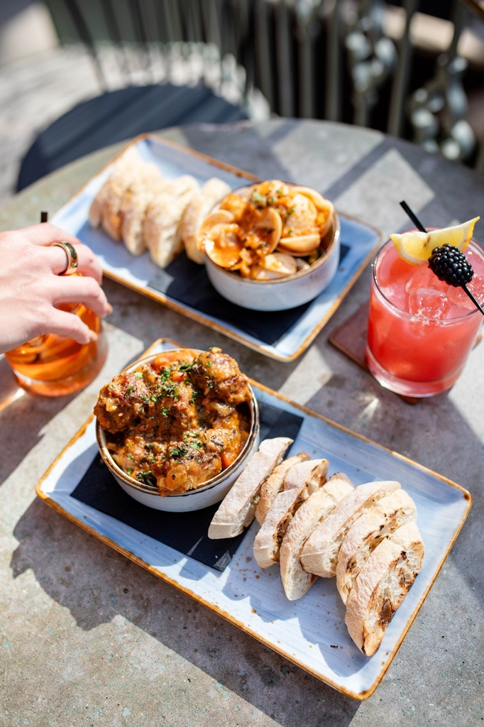 Hotel Valencia Riverwalk &#038; Dorrego’s Offer a Sumptuous Easter Brunch,Johnnie De La Garza