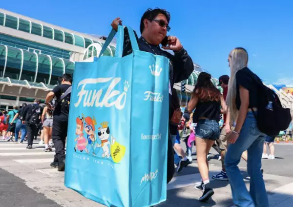 Comics vets and upstarts share space on Comic-Con floor
