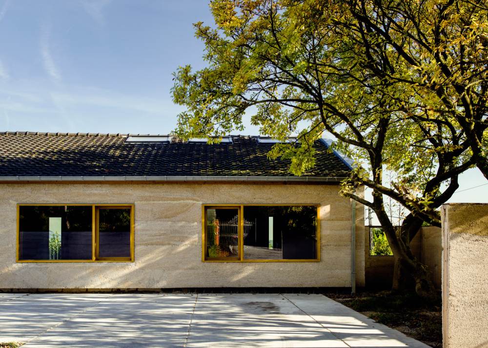 Material made by mixing hemp with lime and water exterior