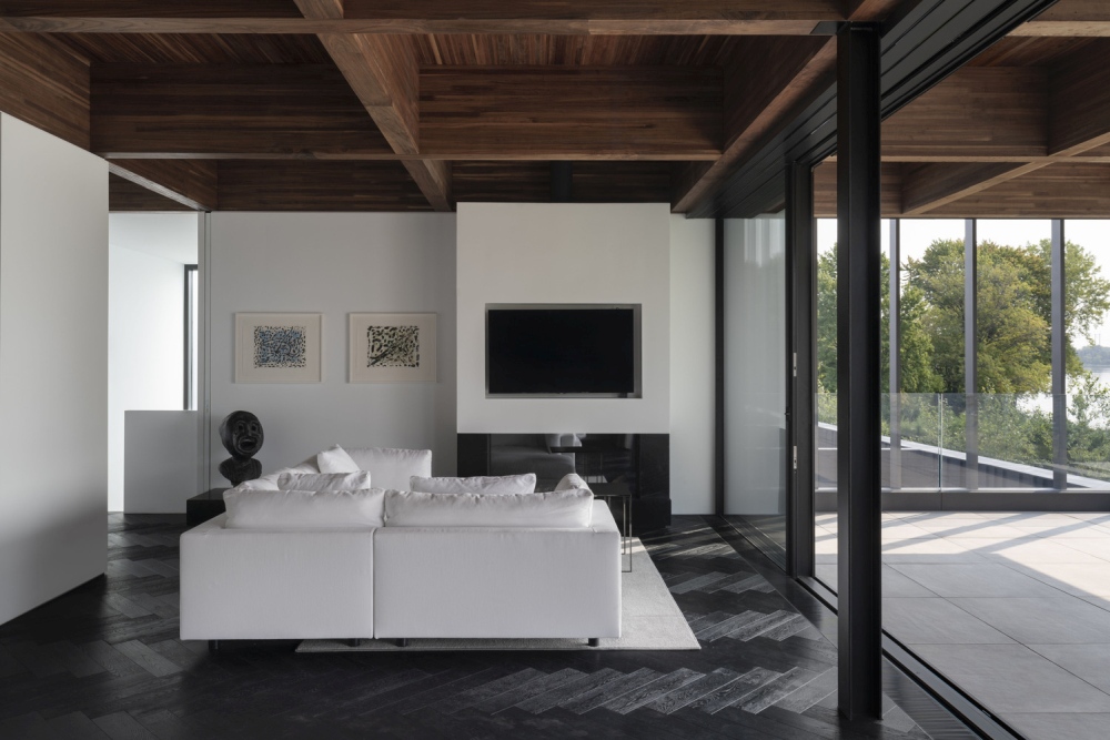 Residence Terrebonne By Saucier Perrotte architectes white sofa