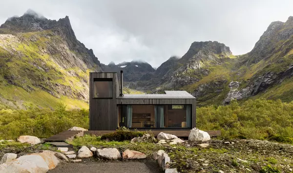 Aurora Cabin: A Timber Hideaway in Norway’s Mountains