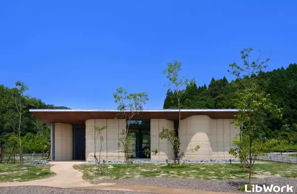3D-Printed Earth House in Japan Blends Ancient Materials with Modern Tech