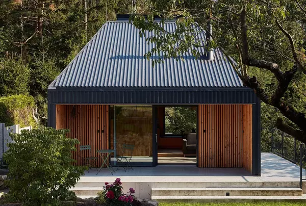 Skylight Hut: Where a Trapezoidal Roof Shapes a New Countryside Escape
