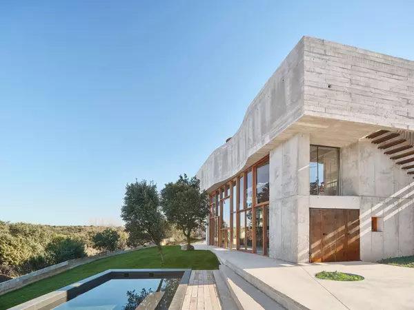 Too Much Concrete? Oak House by MUKA Arquitectura